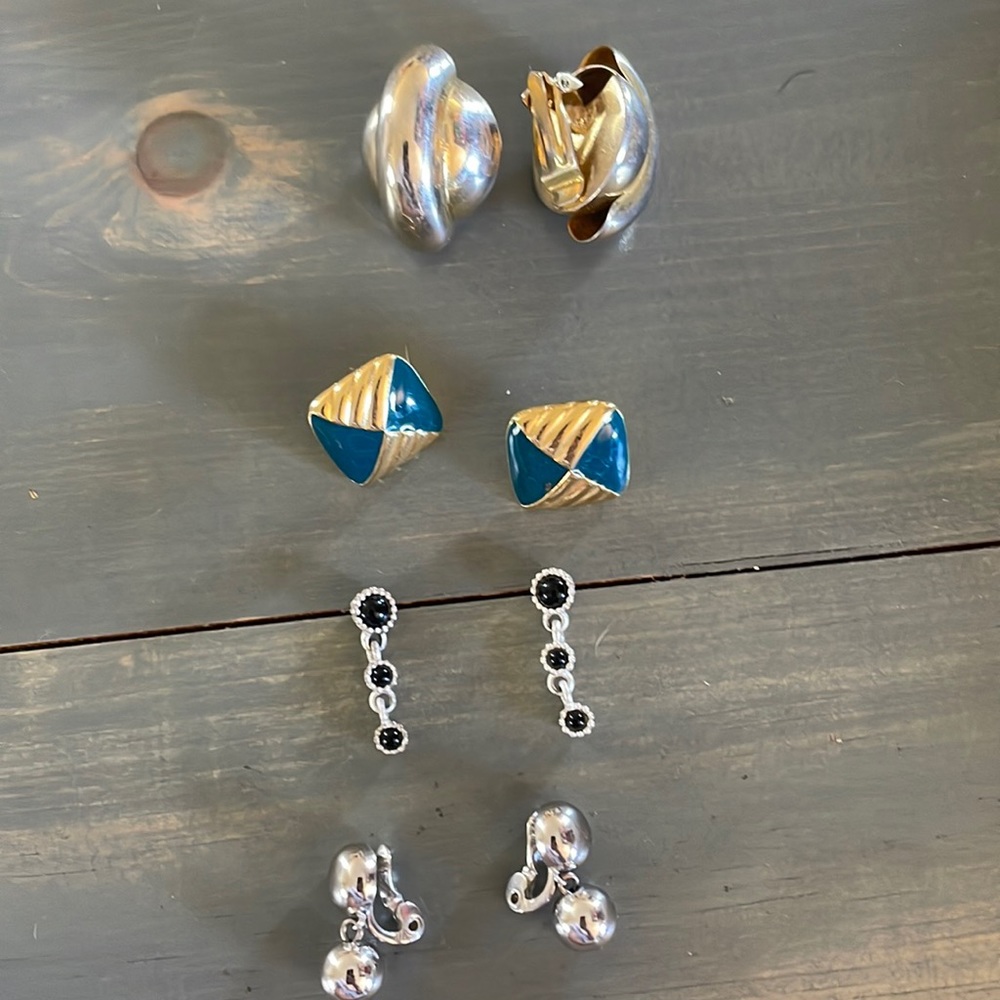 Bundle to save $$$. Set of 4 earrings